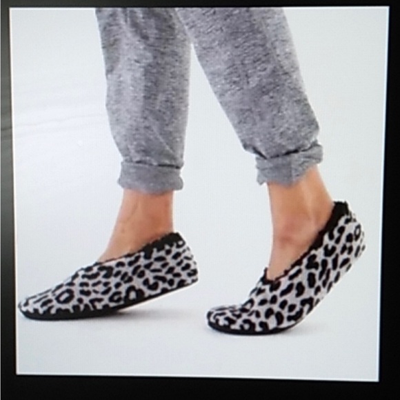 Isaac Mizrahi Slippers (Bin K) - Picture 2 of 3